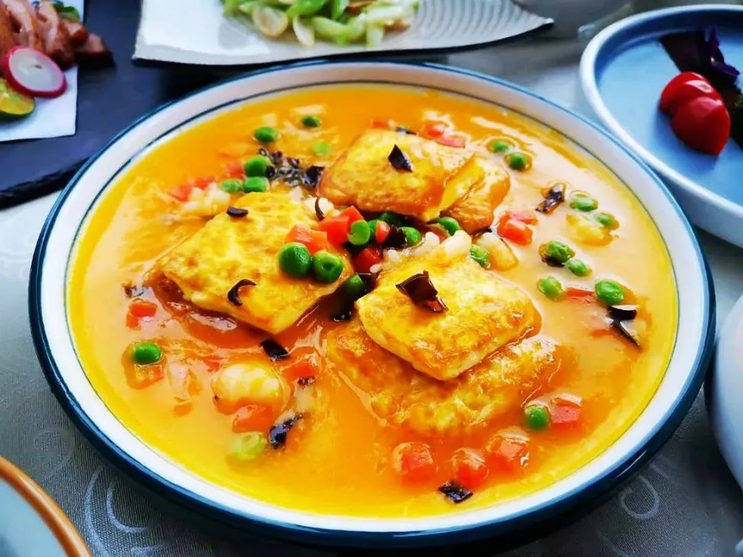 微信图片_202103181730425.jpg 【青羊区|春熙路】高空私房菜,尽显品质!仅299元抢价值799元「臻·享高空私房菜」品质浪漫双人套餐=法式鹅肝+法式鹅肝+葡萄醋烹深海龙利鱼+青藤椒炒奥州牛排+翡翠虾仁蛋豆腐+西芹百合...