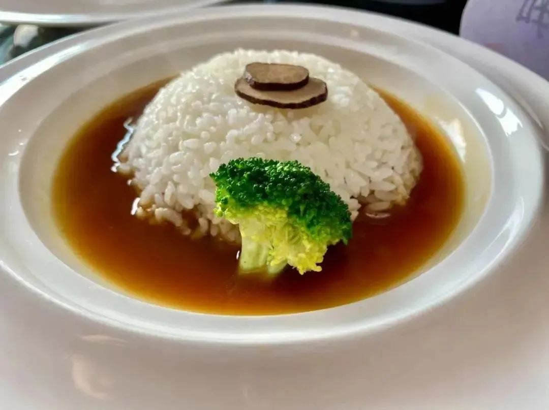 【青羊区|春熙路】高空私房菜,尽显品质!仅299元抢价值799元「臻·享高空私房菜」品质浪漫双人套餐=法式鹅肝+法式鹅肝+葡萄醋烹深海龙利鱼+青藤椒炒奥州牛排+翡翠虾仁蛋豆腐+西芹百合...