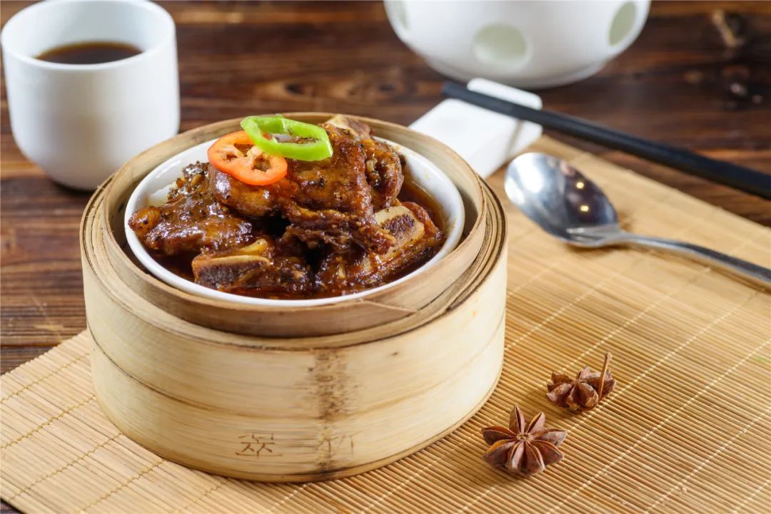 陈皮牛肉丸等精致茶点 需要点上一壶茶, 细细品味,慢慢享用