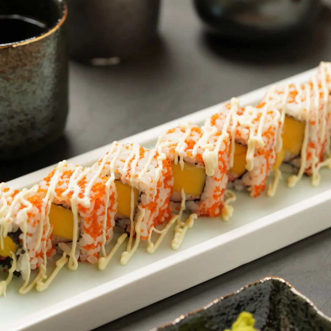 绿地中央广场 一秒穿越到日本 仅99 9元抢价值312元 大石居酒屋日本料理 2人套餐 三文鱼刺身 香煎牛肋条 蔬菜沙拉 炸薯条 烤秋刀鱼 鳗鱼炒饭 味增汤 N 芭芭拉