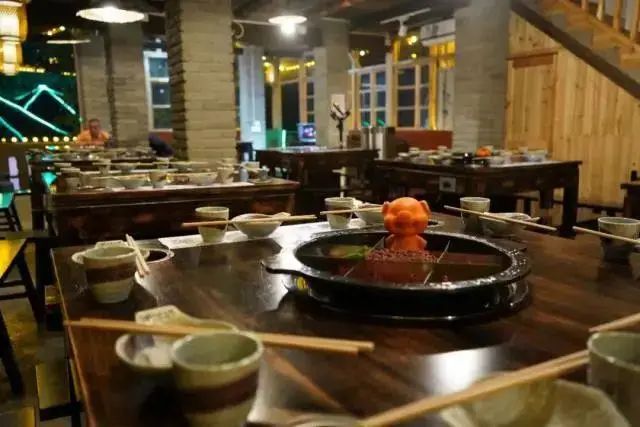 【江北|北城天街】这里有戏!边吃火锅边看戏!158元抢价值385元重庆戏台火锅10荤10素4-8人餐!极品鹅肠+ 屠场精品毛肚+灯影乌鱼片+ 带皮牛肉+ 鲳鱼+精品午餐肉+精品鸡块...!