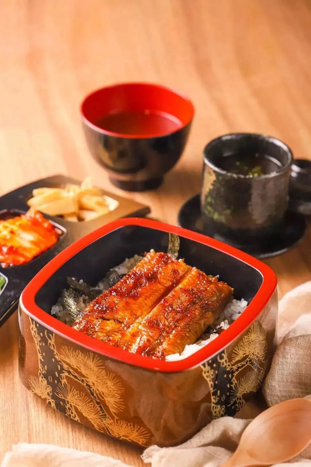【上海2店通用丨免预约】穿越到日本沿海的感觉!快来品尝美味日料!138元抢门市价424元「剑持屋」活杀鳗鱼饭+盐烤青花鱼等