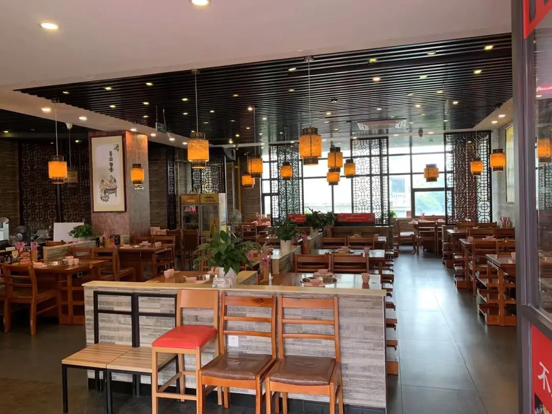 【6店通用丨爆款追加2000份】99元抢门市价280元「今年牛事•潮品全牛火锅」2-3人餐=潮品招牌锅+熟牛肉丸+吊龙+嫩肉等