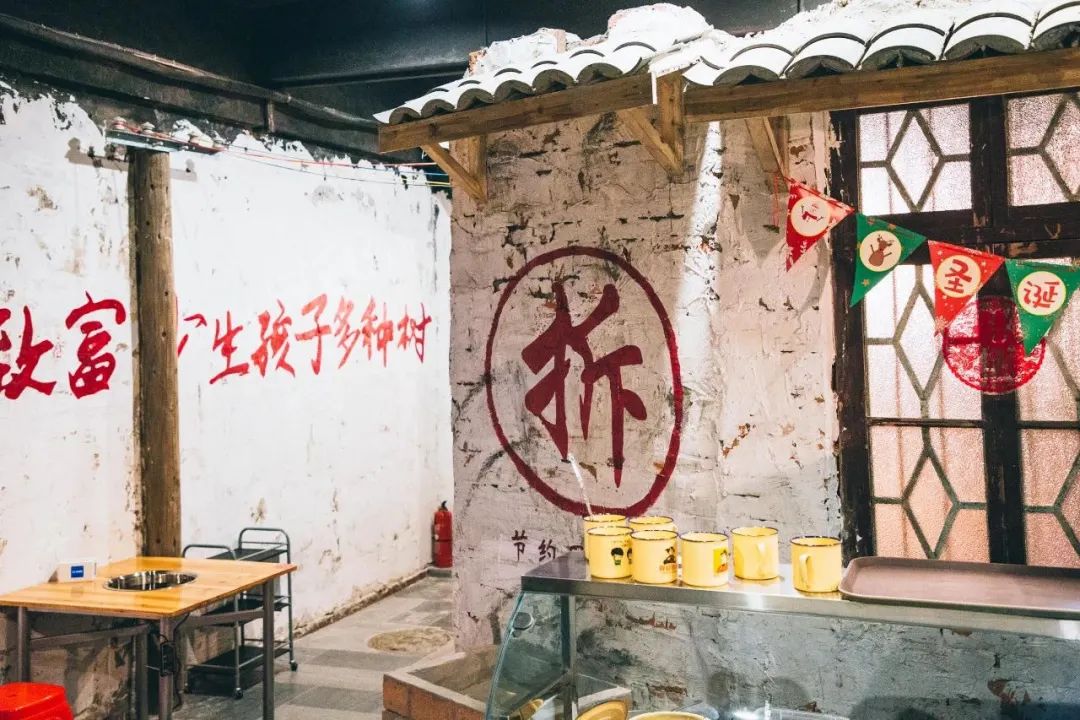 【淮河路步行街|无需预约】市井火锅!地道重庆味!仅¥109抢「三拖一火锅」3人套餐=经典三味奔驰锅+精品牛肉卷+精品小肥羊等!