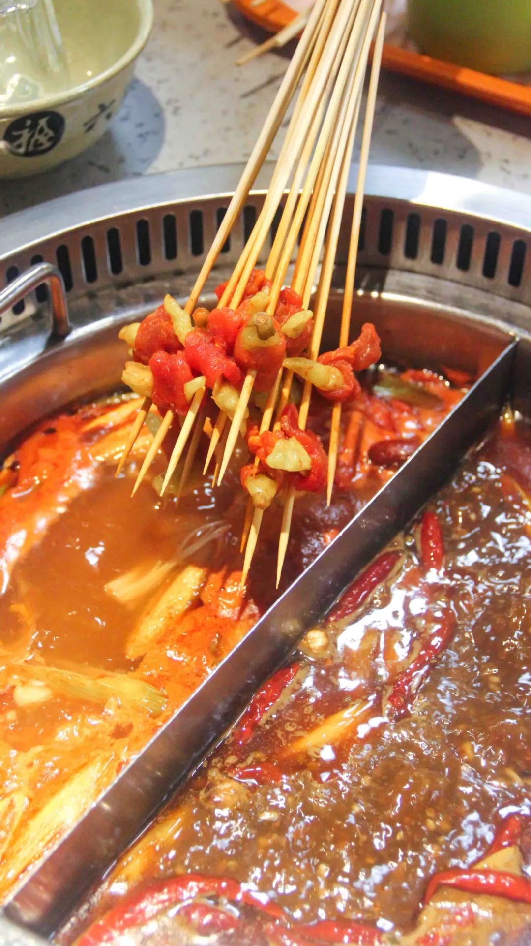 【福州9店通用】专挑串串老饕的胃!39.9元抢「六婆串串」双人套餐=80签+滋补锅底等!24小时营业!从早吃到天黑!