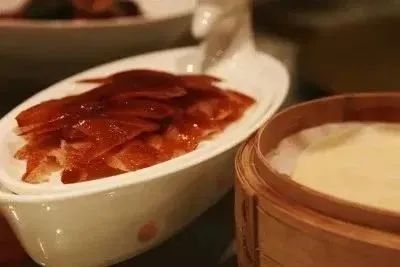 【9店通用】老铺烤鸭年终大促,全民吃烤鸭!仅29.9元抢门市价144元「老铺烤鸭」套餐=半套烤鸭+糯米莲藕+鸭头等小吃!吃在老铺,寻味京华!