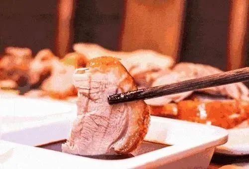 【9店通用】老铺烤鸭年终大促,全民吃烤鸭!仅29.9元抢门市价144元「老铺烤鸭」套餐=半套烤鸭+糯米莲藕+鸭头等小吃!吃在老铺,寻味京华!