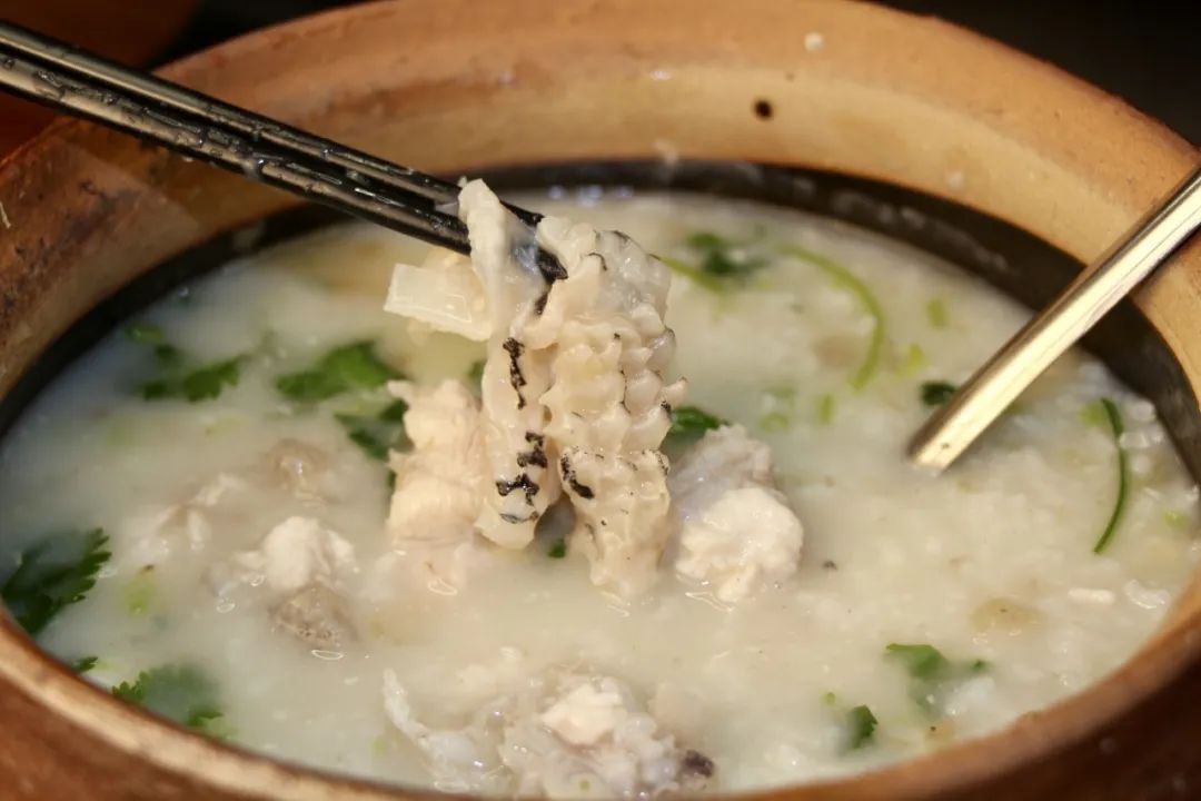 128起享【潮汕大石斑鱼头火锅砂锅粥】4人餐=招牌砂锅焖大石斑鱼~ 