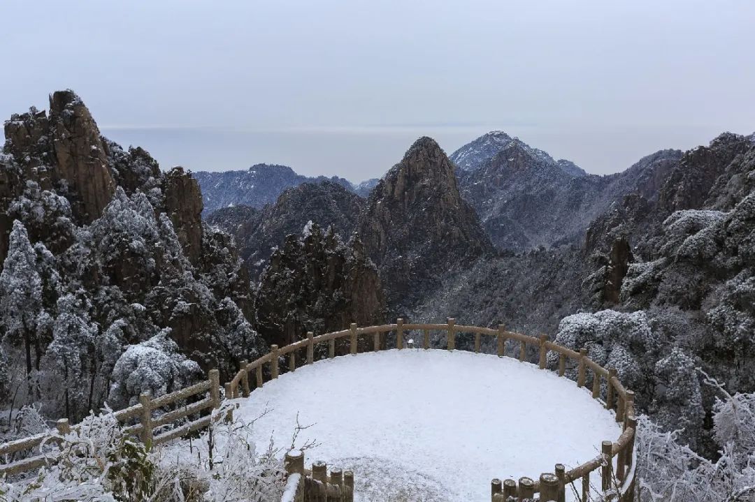 【冬游黄山丨七星奢华之旅】看云卷云舒!观日出日落!599元抢「黄山复华丽朗度假村」价值1080元套餐!双人标准间住宿+黄山门票等