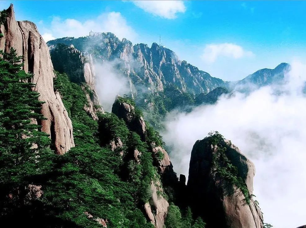 【冬游黄山丨七星奢华之旅】看云卷云舒!观日出日落!599元抢「黄山复华丽朗度假村」价值1080元套餐!双人标准间住宿+黄山门票等