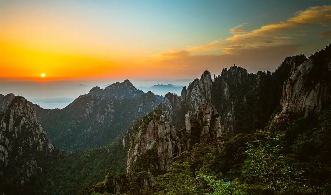 【冬游黄山丨七星奢华之旅】看云卷云舒!观日出日落!599元抢「黄山复华丽朗度假村」价值1080元套餐!双人标准间住宿+黄山门票等
