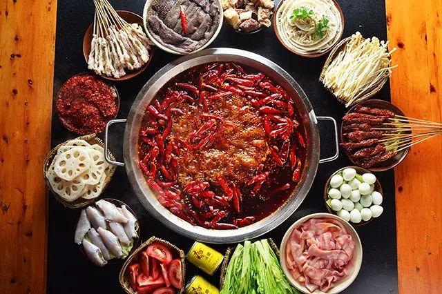 【5店通用】香辣美味吃不停!低至9.9元抢「大龙燚」100元代金券1张!消费满100元可使用1张!无需预约马上享美食!