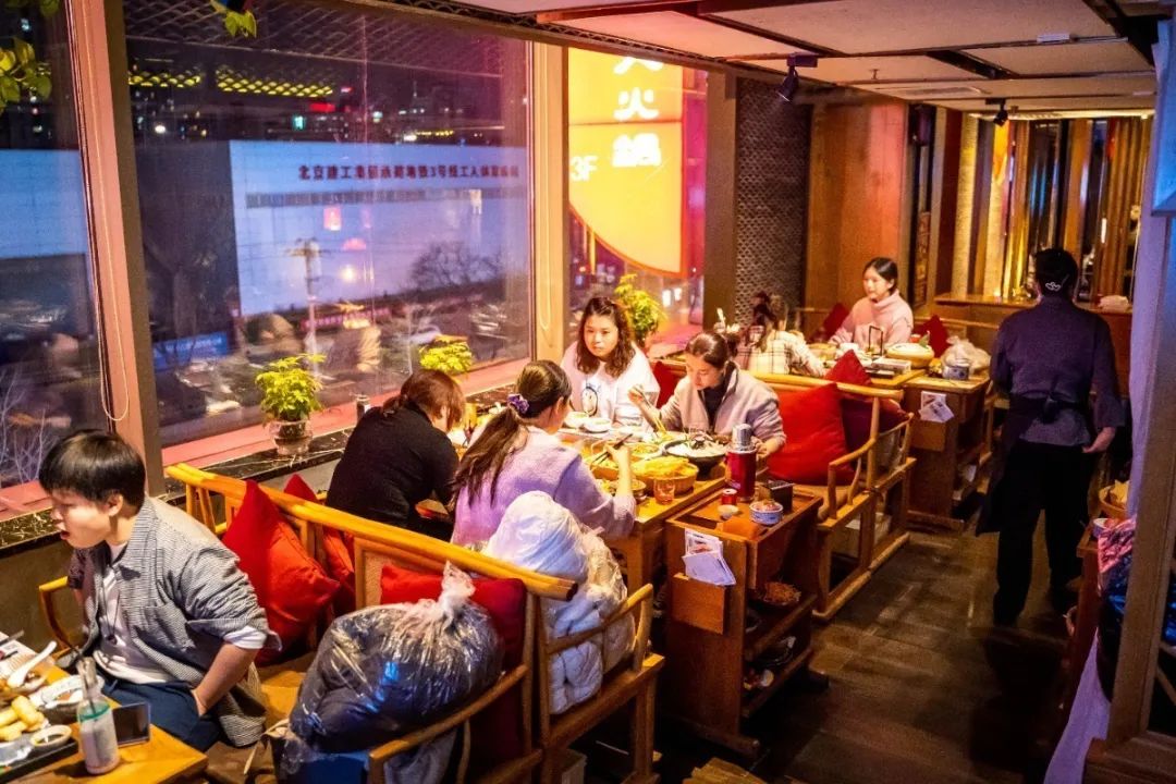 AVA00207.jpg 【北京丨12店通用】引爆吃货的胃!38元抢门市价100元「葫芦娃」代金券!葫芦娃/大隐成都/隔壁老张联手推出春节大放送!