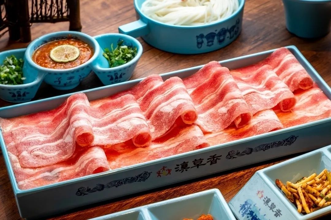 【北京4店通用】市井中的“小云南”,舌尖上的原生态!138元抢「滇草香」双人餐=锅底6选1+6荤3素1主食2饮品2小料4小菜等