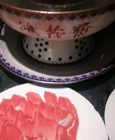 【4店通用】暖冬涮羊肉,就来鸿茂斋!¥119抢价值208「鸿茂斋」涮锅2-3人餐=一品肥羊+品鸿羔羊上脑+传统小酥肉+鱼豆腐+粉条+白菜+冻豆腐+景泰蓝锅底+小料/凉菜/水果!