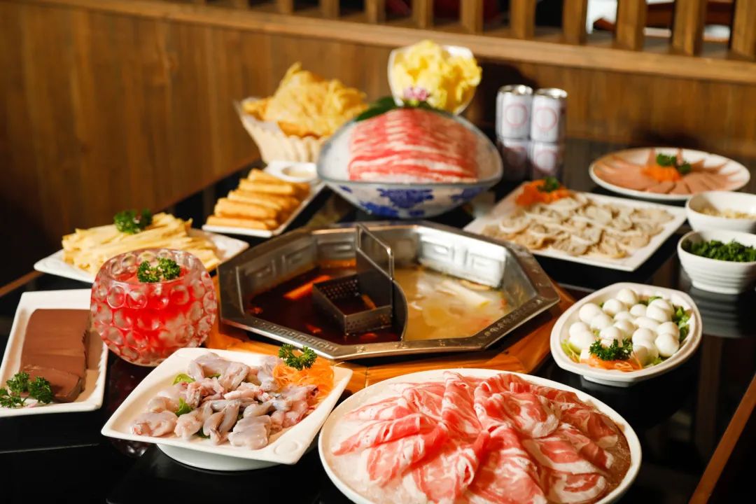 【春节可用丨3店通用】20年历史老牌川式火锅!348元抢「蜀九香」价值516元4人餐=牛油鸳鸯锅底+九香千层肚+新鲜猪黄喉等